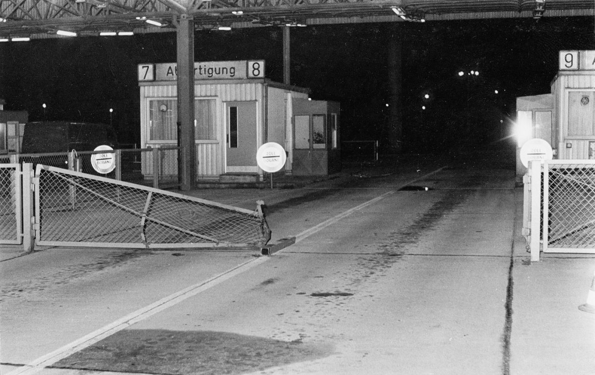 Durchbruch über Spur 8 und 9: Gescheiterte Flucht mit einem Tanklastwagen am Grenzübergang Marienborn, 21. November 1983 Durchbruch über Spur 8 und 9: Gescheiterte Flucht mit einem Tanklastwagen am Grenzübergang Marienborn, 21. November 1983